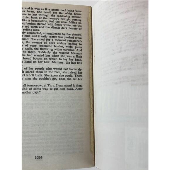 Gone with the Wind by Margaret Mitchell 60th Anniversary Edition - Paperback Red - Picture 8 of 8